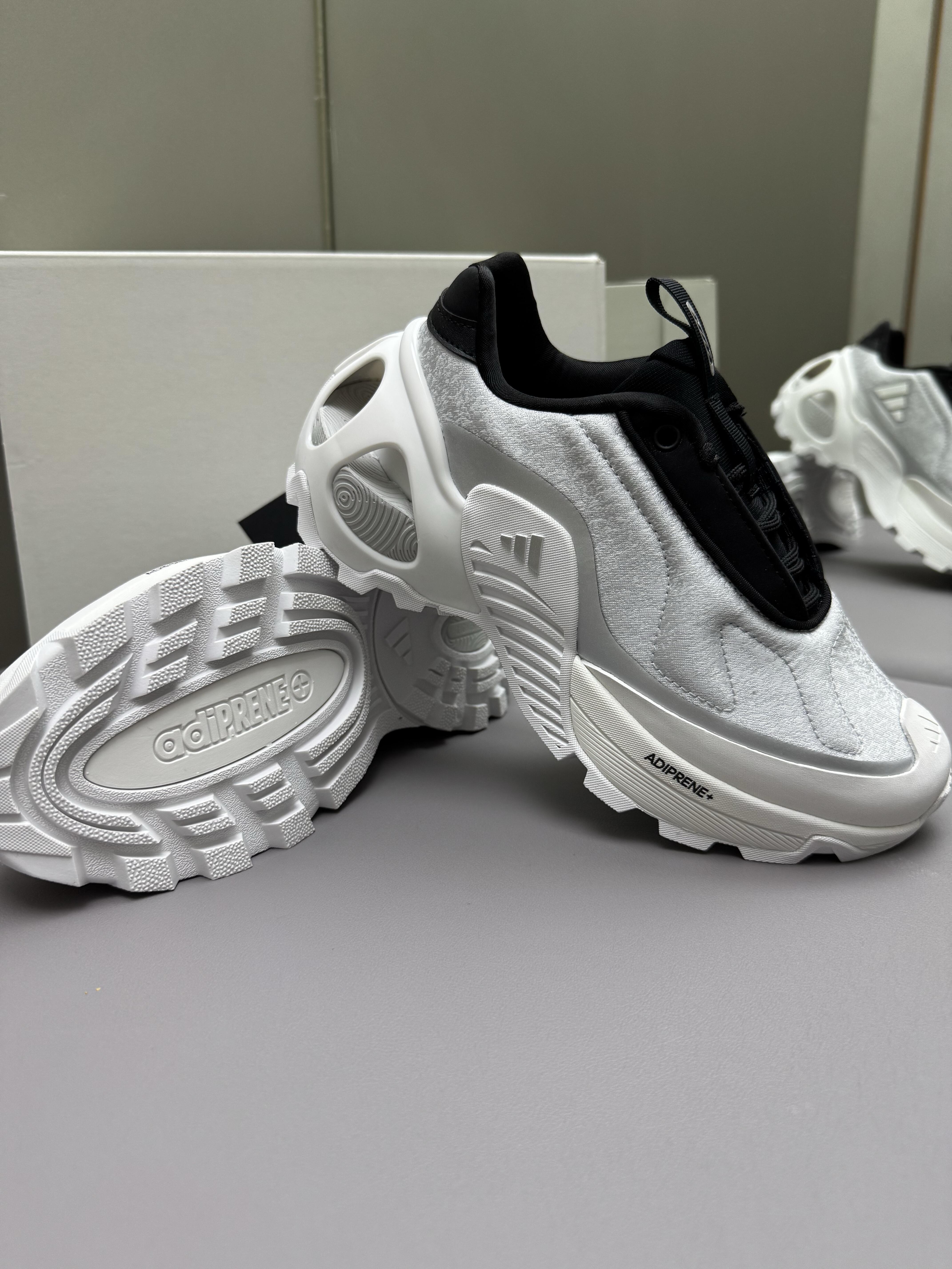 这个鞋直接绝了!帅到移不开眼👀adidas wonder runner清冷高级的银白配色,干